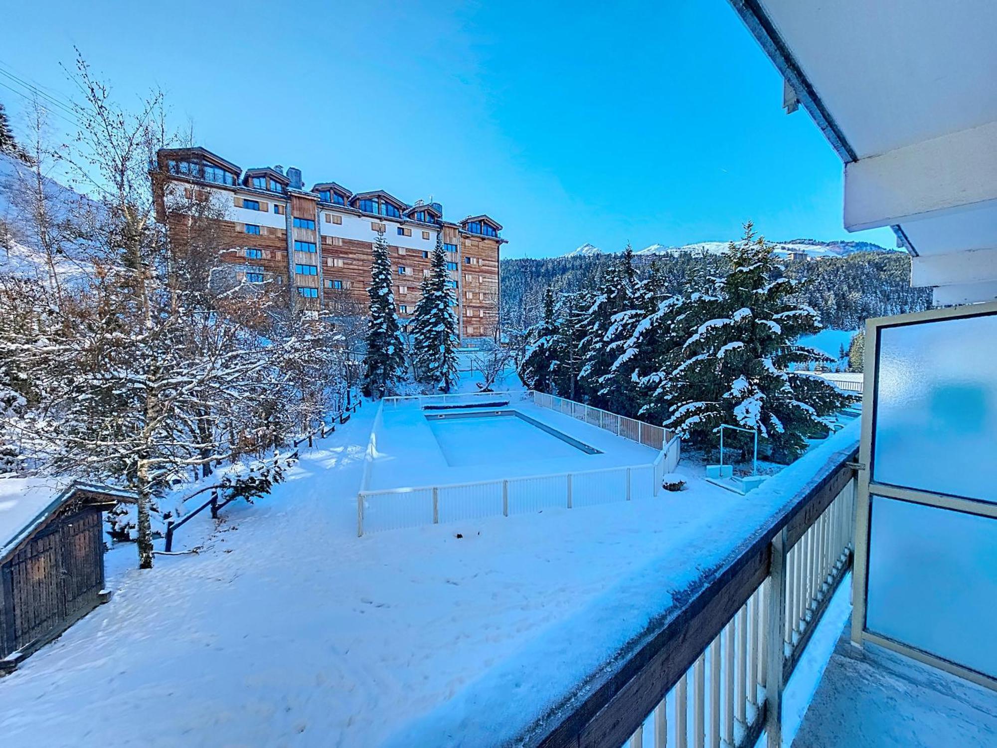 1650 Mountain View - Snow Front 2s01